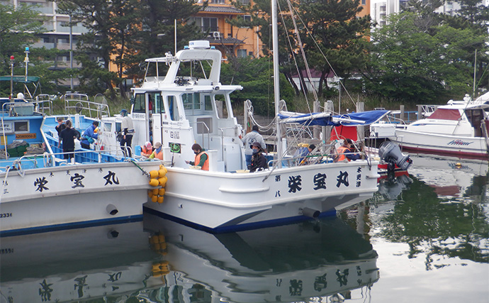 「何もしない」が正解！ 東京湾バチコンアジングでアジ115匹と入れ食い堪能【千葉・栄宝丸】
