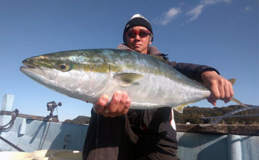 「諦めない心が奇跡を呼んだ！」今が旬の串本カセでメジロ級の寒ブリをキャ…