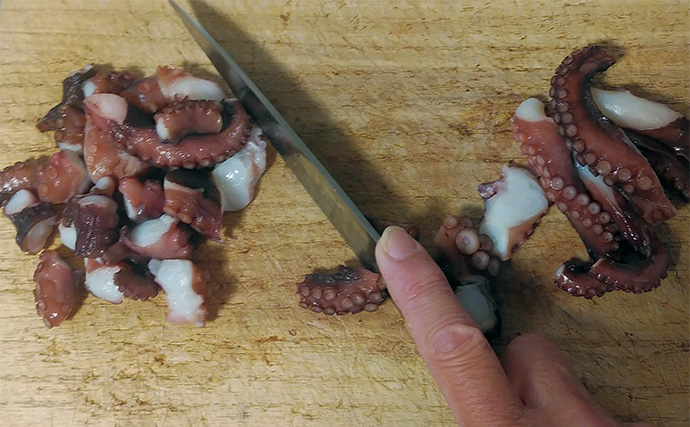 釣ったマダコで作る「疲労回復」レシピ：からしじょう油和え　半生がポイント