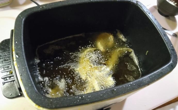 釣魚で作る「食品ロス削減」レシピ：タチウオ背びれのから揚げ　2度揚げがおすすめ