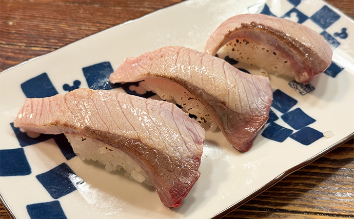 寒さと「無の時間」を耐え抜き10kg超え寒ブリを捕獲！【里輝丸】電気ブリ釣りでヒット