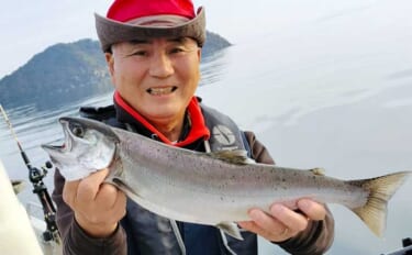 「解禁初日から好反応！」琵琶湖トローリングでビワマス52cm含む10匹…