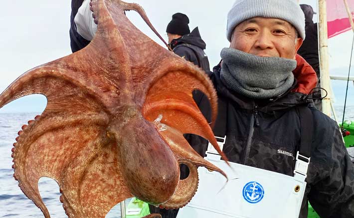 3〜5kg級の大ダコ続出！」日立沖のマダコ釣りは速潮対応のシンプル