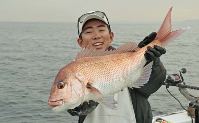 相模湾の沖五目釣りでアジ11～39尾に2.4kgマダイ手中【洋征丸】カンパチ・マハタ・クロムツも登場