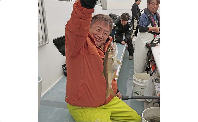 相模湾の沖五目釣りでアジ11～39尾に2.4kgマダイ手中【洋征丸】カンパチ・マハタ・クロムツも登場