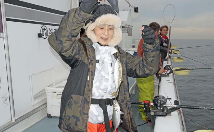 相模湾の沖五目釣りでアジ11～39尾に2.4kgマダイ手中【洋征丸】カンパチ・マハタ・クロムツも登場