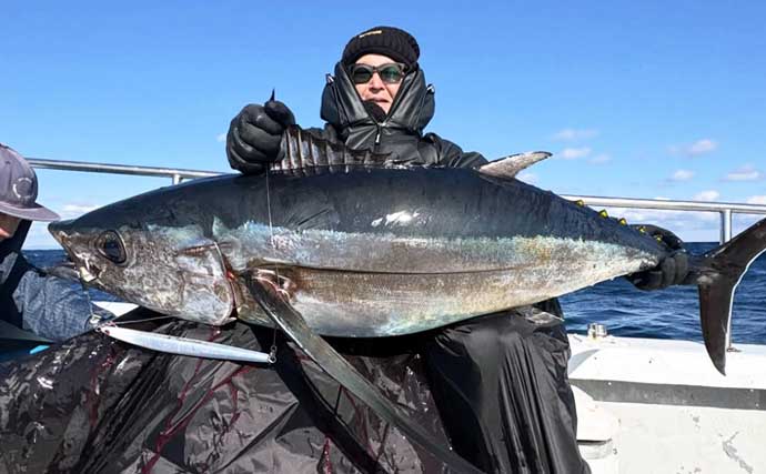【沖のルアー釣果速報】トンジギで24kg級巨大タネトン浮上！カツオもヒット（三重）