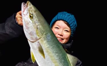 師匠と挑んだ夜の堤防ブリ釣り【熊本・茂串漁港】爆風に耐えて70cm超え…