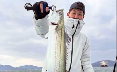 【沖のルアー釣果速報】博多湾のブレードジギングで4kg級サワラ浮上！今…