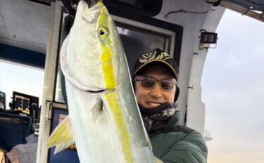 「初めての泳がせ釣りで大型青物ヒット！」80cm4.2kgブリをキャッ…