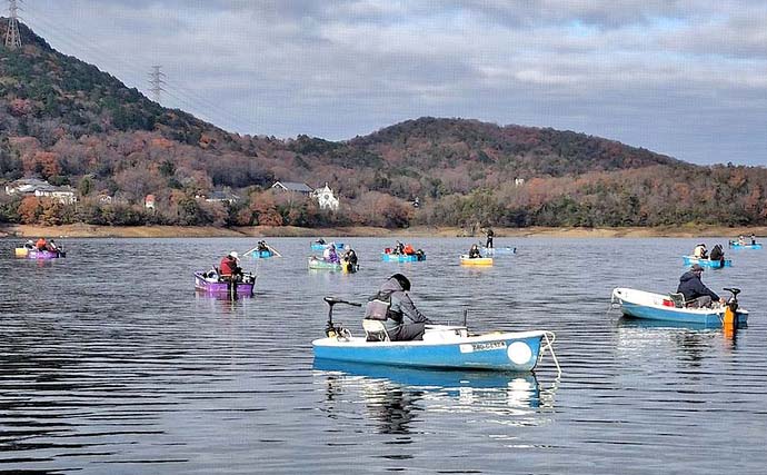 入鹿池のボートワカサギ釣りで2人300匹超！【愛知】回遊大群を捉えて兄弟対決制す