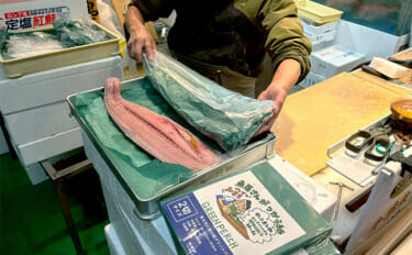 「魚は包み方で味が変わるってホント？」　実験したら【緑の紙】の実力が半…