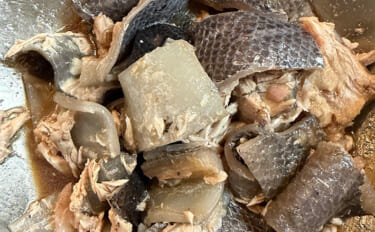 釣魚で作る「フードロス削減」レシピ：マグロの皮ポン　薬味が重要