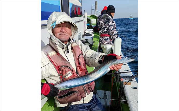 タコベイトを用いたテンビンタチウオ釣りで105cmドラゴン登場！【神奈川】船中トップ27尾の好釣果