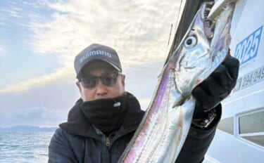 【沖釣り釣果速報】テンヤタチウオでドラゴン級ヒット！渋い中でも良型主体…
