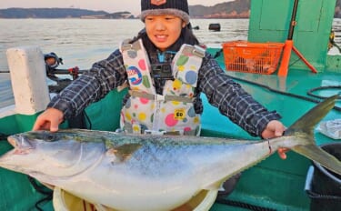 「重量級青物戦！」娘と挑んだカセ落とし込み釣りで13.5kgメタボブリ…