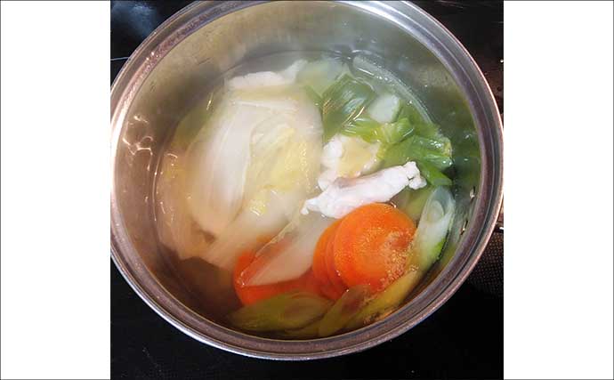 釣った魚で作る「寒い日の定番」レシピ：キビレと白菜の酒蒸し風