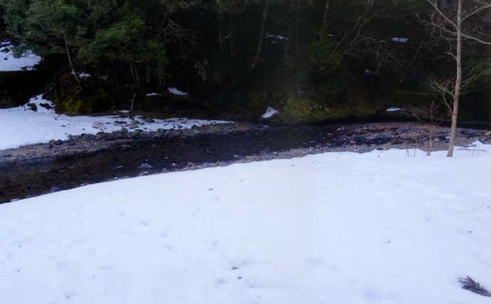 田村川での渓流エサ釣りで35cmニジマスと対面【滋賀】エン堤の壁際でヒット！