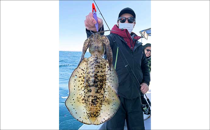 タイラバで本命マダイにハマチにホウボウなど多彩にヒット！【沖のルアー釣果速報・三重】