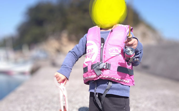 息子と堤防釣り満喫！アジングロッド流用のウキ釣りでコッパグレ手中に笑顔爆発【和歌山】