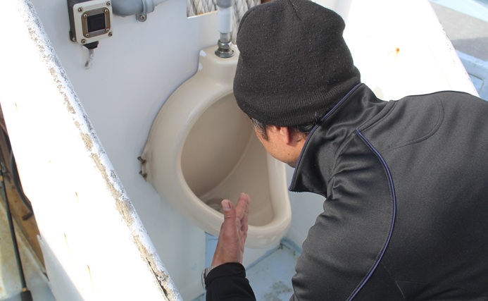 「釣りの頑固な汚れと臭い諦めてない？」遊漁船でアルカリ電解水を使ってみたら衝撃の結果に