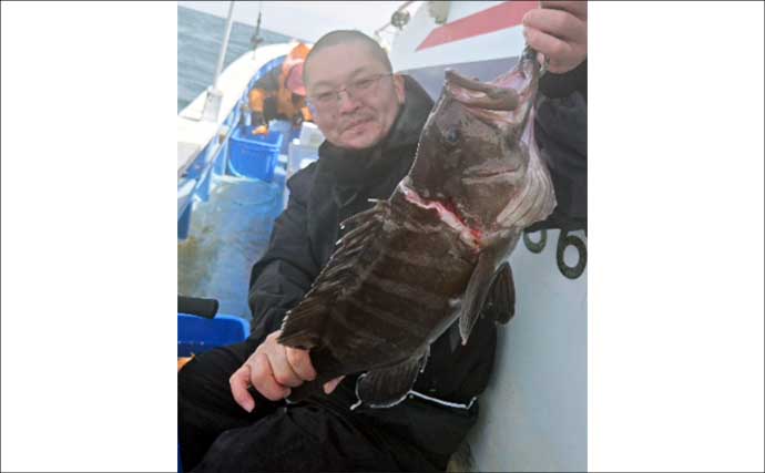 トラフグ釣る人3匹！カットウ釣りで朝の時合いに船中連発【船の釣果速報6選・三重】