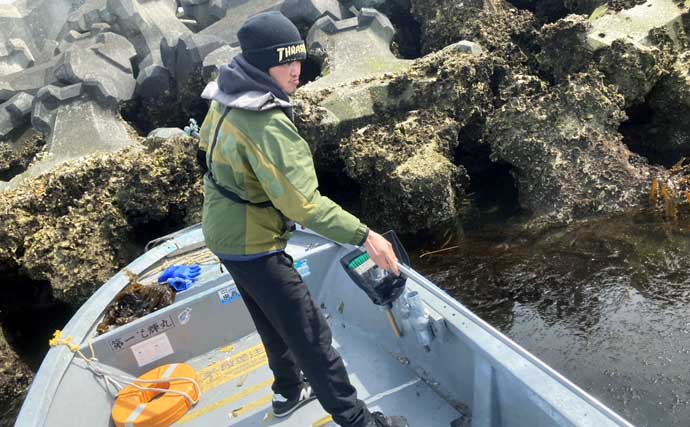 船での「ワカメ狩り」体験が面白い＆美味しい！　箕田消波ブロック帯で旬のワカメをGET
