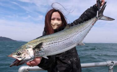 「釣った魚の重量が軽い人が優勝？」ちょっと変わった釣り大会で良型サワラ…