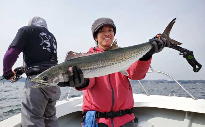 東京湾で80cm級「極太」サワラがヒット！【けやき丸】エギングにはシリヤケイカが好反応