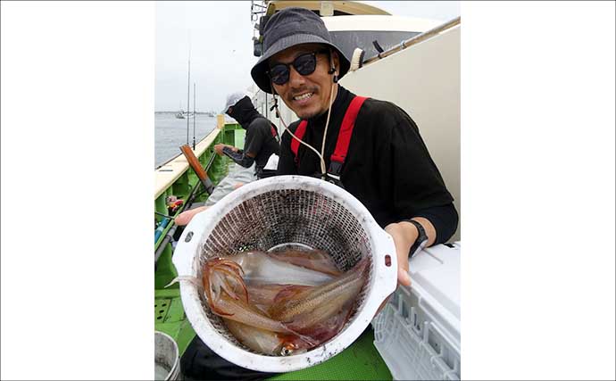 相模湾マルイカ釣りで本命トップ17尾【まごうの丸・神奈川】ムギ・ヤリイカ交じる