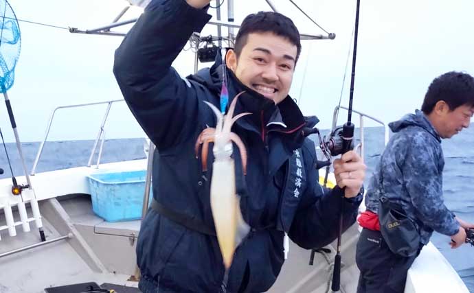 夜焚きイカのシーズン開幕！ 良型交え釣る人80尾【夜焚きイカ釣果速報6選・福岡】