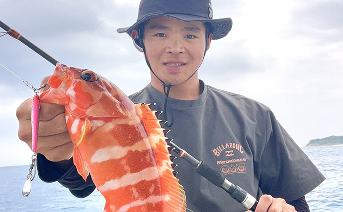 沖縄・伊是名島でのボートゲームでアカハタとアオリイカ連打！ パックロッドで挑戦