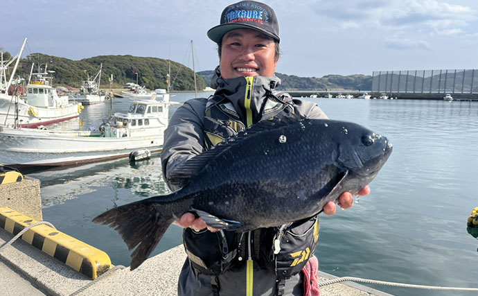 磯フカセ釣りで40cm超えグレ続々！【的山大島・長崎】好ゲストにイサキも登場