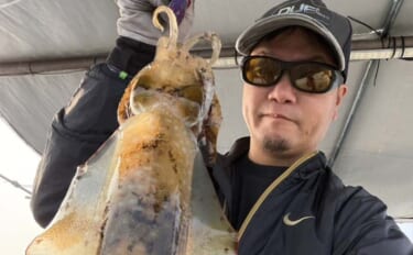 ボートエギングで2kg超えアオリイカが堂々浮上！【熊本・天草】キャステ…