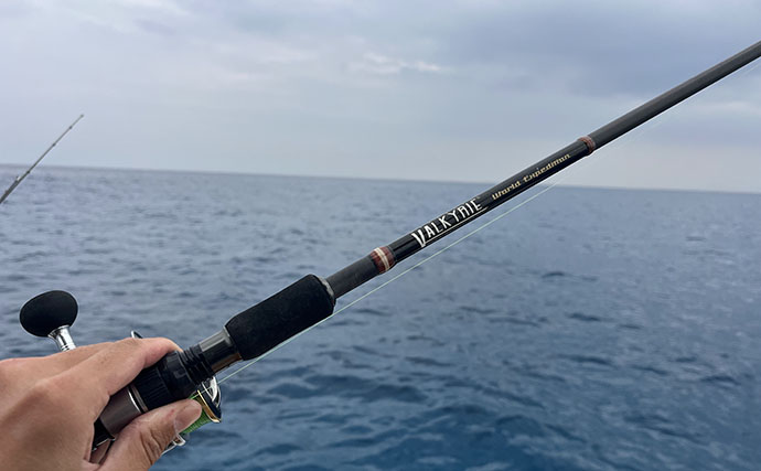 沖縄・伊是名島でのボートゲームでアカハタとアオリイカ連打！ パックロッドで挑戦