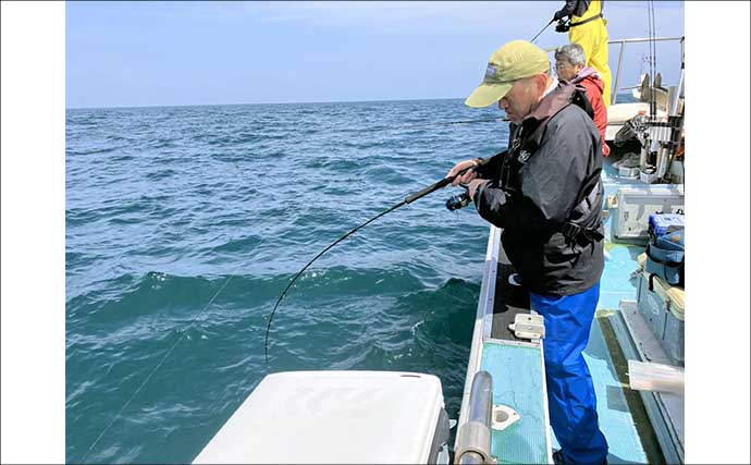 「ブリが怒涛のラッシュ！」上越沖ジギングで本命ブリ船中全員安打達成【八海丸】