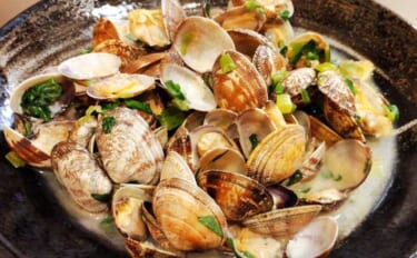 「簡単で美味！」潮干狩りのアサリを使ったレシピ3選【酒蒸し・炊き込みご飯・佃煮】