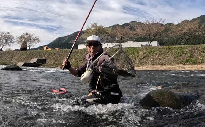 長良川本流の渓流エサ釣りで20cm超えアマゴが連発！【岐阜】40cm級ニジマスもヒット