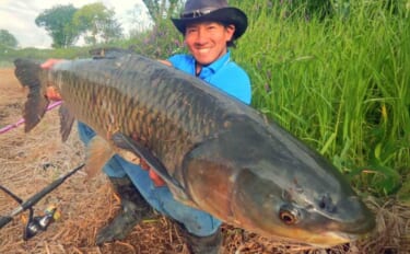 元荒川の最新釣果情報：食パンエサのウキ釣りでメーター超ソウギョをキャッ…