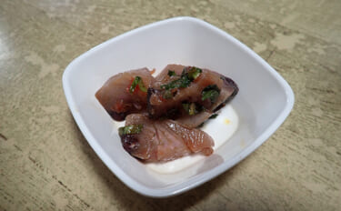 釣魚で作る「刺身アレンジ」レシピ：ハガツオの梅じそ和え　カツオ系と相性…