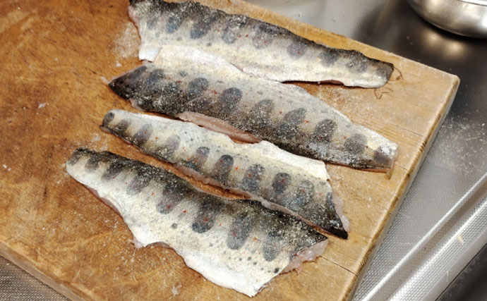 旬の渓魚で作るイタリアンレシピ：香草パン粉焼き　サクサク食感がクセになる！