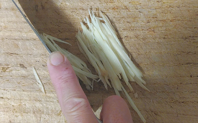 釣魚で作る「ご飯がすすむ」レシピ：角切りマダイの黒糖煮　新生姜がアクセント