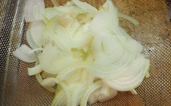 釣魚で作る「キリッと冷えた白ワインに合う」レシピ：マイワシのマリネ