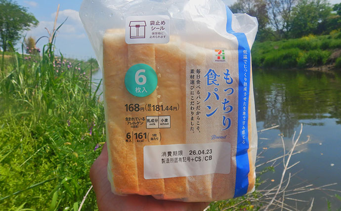 「食パンにメーター超え大型魚がヒット！」河川でのウキ釣りで105cmソウギョ手中【埼玉】