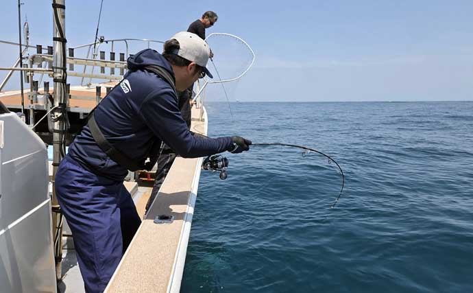 オフショアジギング釣果レポート：8kgブリに80cm超え大ダイ浮上！【あみや渡船・福井】