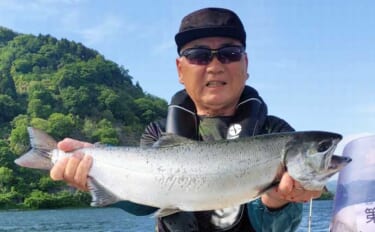 61cm極太ビワマスをキャッチ！琵琶湖でのレイクトローリングで良型が乱…
