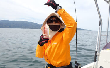 春の沼津でボートから乗っ込みマダイを狙う！【静岡】トラブル続出もイトヨ…