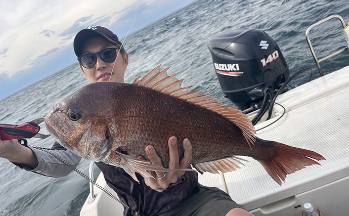 初夏の伊勢湾でリレー釣り満喫　キス60匹・マダイ6枚・ブリ7本の好釣果