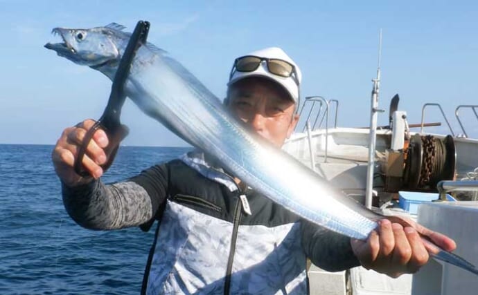 伊勢湾・夏のテンヤタチウオ釣り入門 【シーズン・タックル・仕掛け・釣り方を解説】