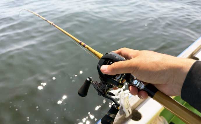 「投げずに船下狙いだけ」で東京湾の船シロギス釣りに挑戦【荒川屋】天秤仕掛けでキス約70匹！